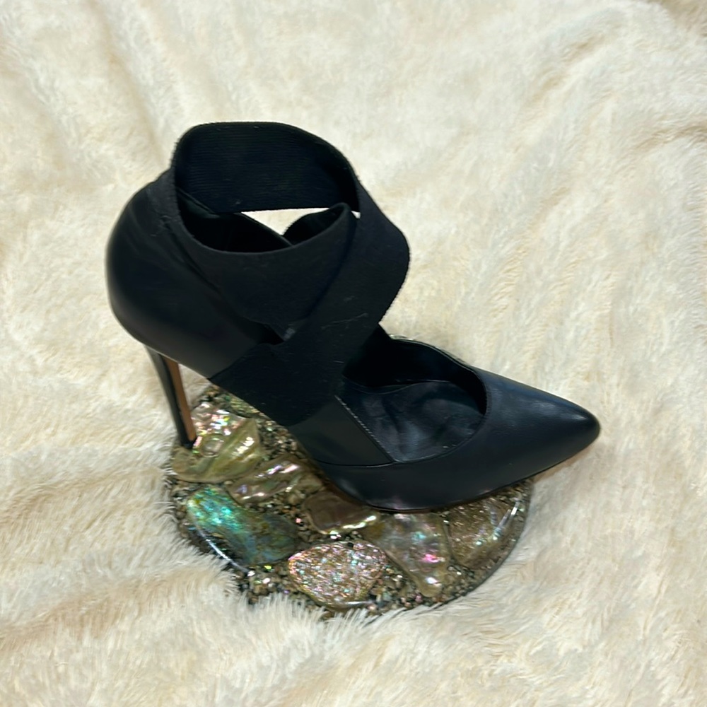 Black heel elastic ankle straps